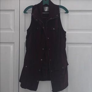 Maroon zip up vest - Large